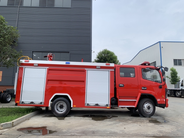 東風5噸水罐消防車