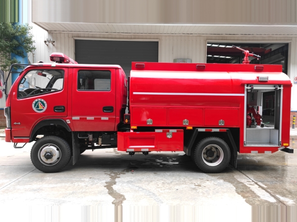 4×4供水車